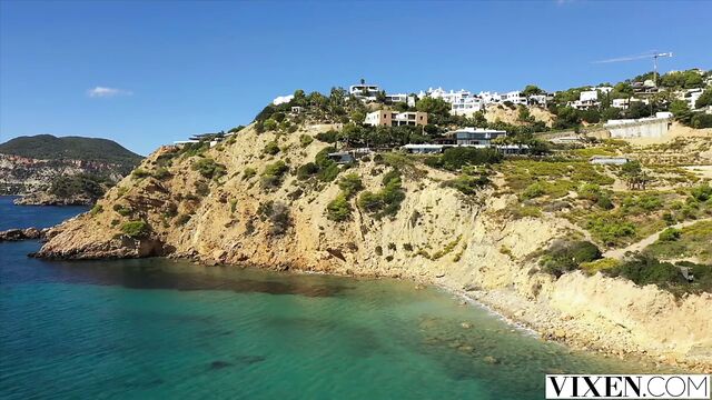 VIXEN - наглый крошка и застенчивая Bestie Stefany соблазняют пожилого мужчину