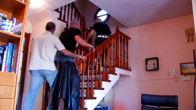 Грязный отчим! он трахает свою сладкую падчерицу!