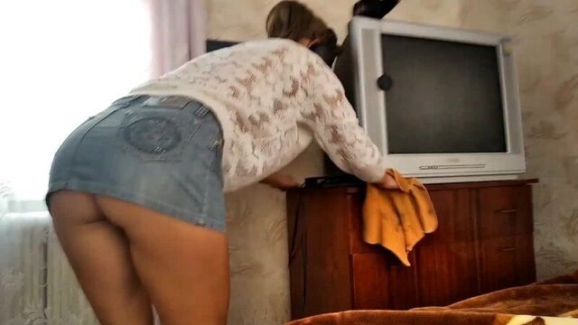 Пришёл в гости к соседке Любе из Одессы