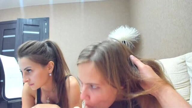 Сосут член по очереди +18 ЖМЖ