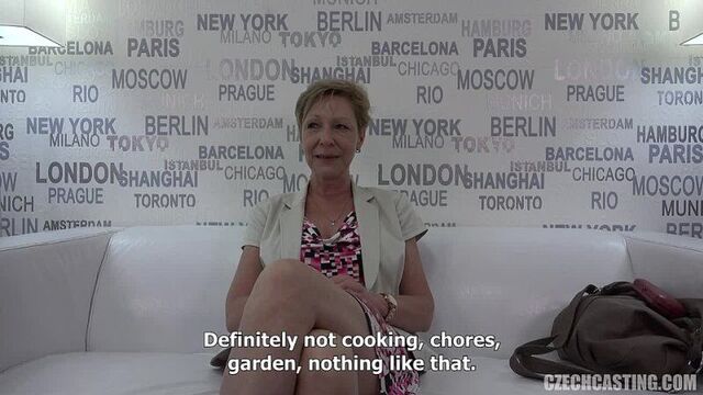 Бабки с большими сиськами нечасто приходят на порно кастинг в Чехии
