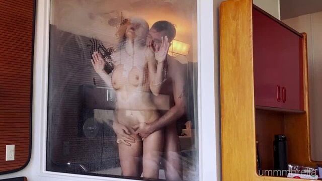 С девушкой в душе и после