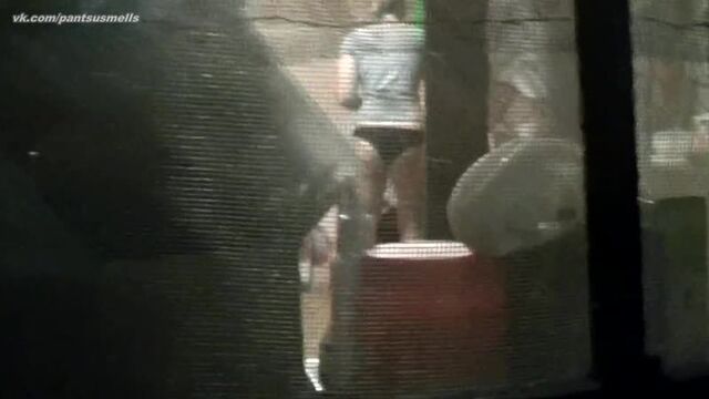 Подсмотрел через окно за обнаженной соседкой (зрелая русская милф, тетя, домашнее порно, скрытая, milf, mature, aut)