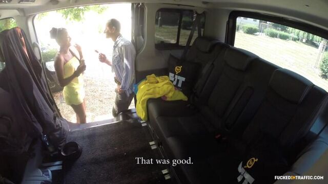 Невинную девчонку ебут в машине Carol Marf (часть 1) [Зарубежное любительское по