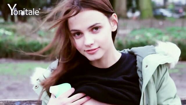 [Yonitale] Ariel: Молодая школьница ласкает свою киску на улице сидя на скамейке (720 HD Порно, 18-ти летняя, юная, молодая)