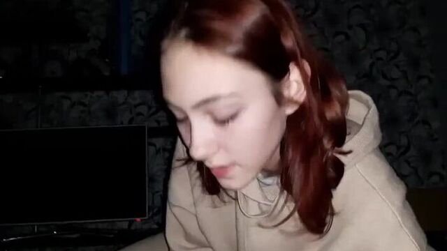 Минет от молодой красивой студентки на вписке. Русское домашнее порно. слив бывшей. Ебу в рот молодую шлюху