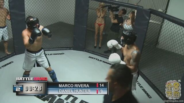 Чемпион по борьбе ебет телку на ринге