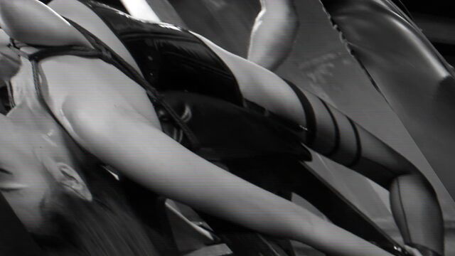 Связанную дуреху портят два старателя