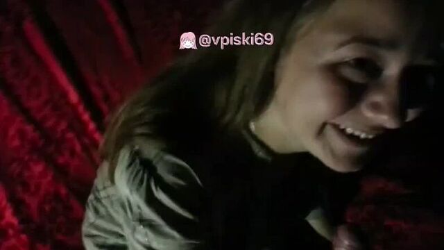 Молодая сосет хуй другу на вписке. Смущается на камеру. Русское домашнее порно. Слив бывшей. КОнчил в рот, глотает сперму