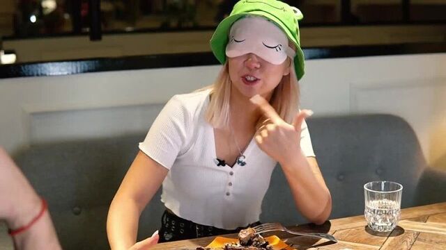 Хома (Алина КИМ из YOLO House) стала дегустатором десертов на один день // WANNABE