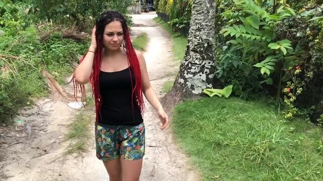 Lolly_lips - Парень не смог починить байк, зато хорошо поработал с киской