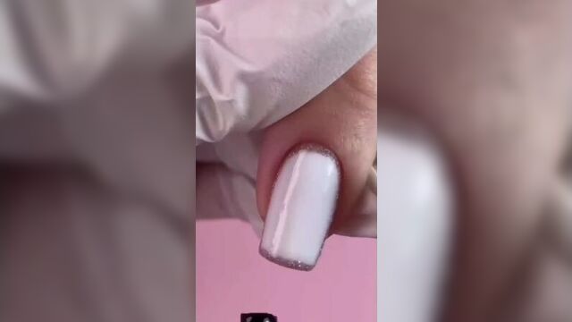 Белый маникюр с блестящим ободком Видео от Маникюр | Дизайн ногтей