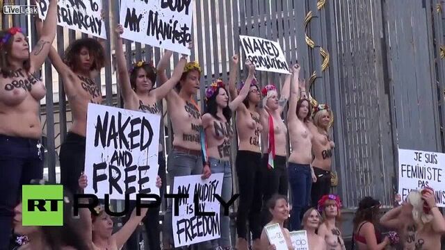 Голые девушки из Femen против копов