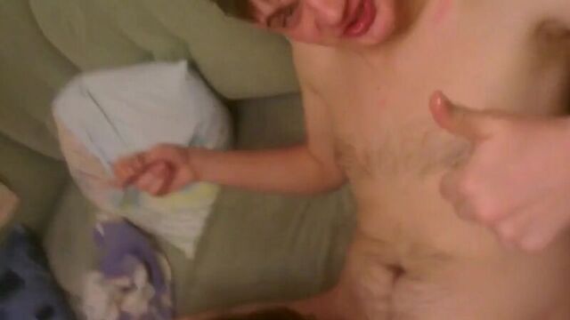 Бухую малолетку заставили сосать на вписке