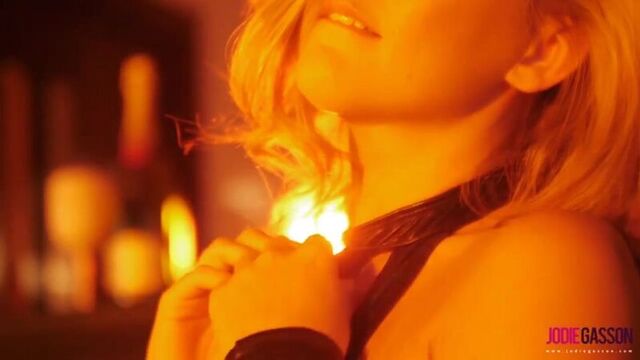 Блондинка с охуенными ляжками. Jodie Gasson