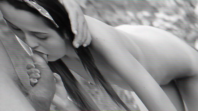 Сексуальный пикничок с любимой на лужайке