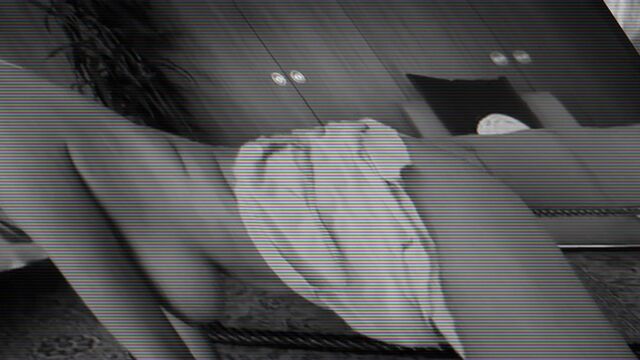 Озорная блонда любит страстно пошалить с другом