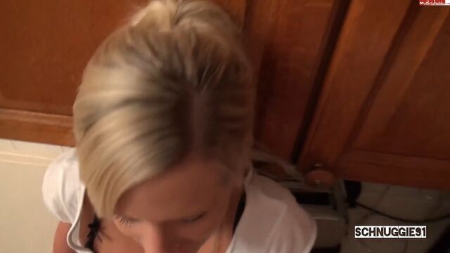 Пристроился сзади к сероглазой блондинке