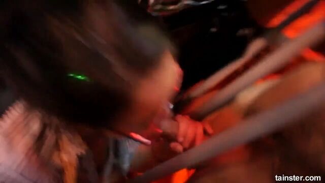 Веселый корпоративчик с камерой голодных зэков