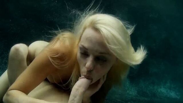 Секс под водой