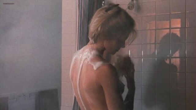 Шеннон Твид (Shannon Tweed nude scenes in "Of Unknown Origin" 1983)