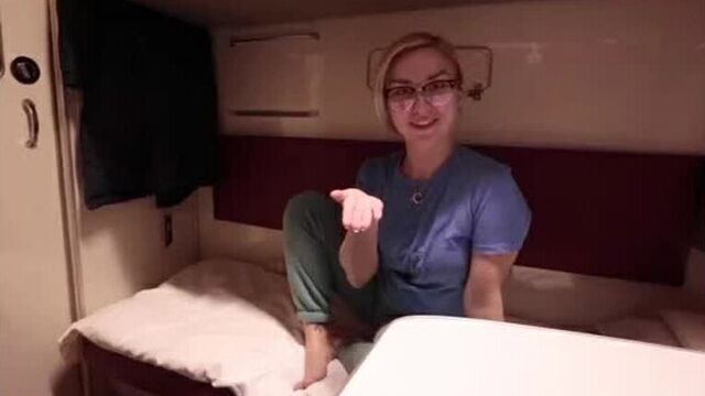 Соблазнил соседку на секс в поезде дальнего следования [русское порно русская ебл ебут девочк молод трахаю девушк минет трах сос