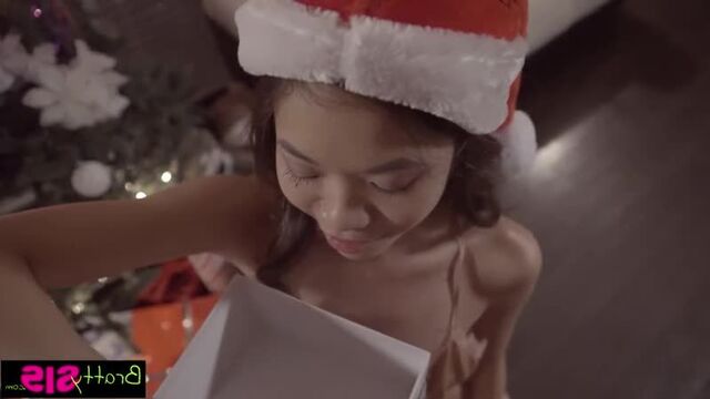 Новогодний подарок сестре порно дрочка мастурбация инцест секс ебля минет трах анал домашнее камшот сквирт