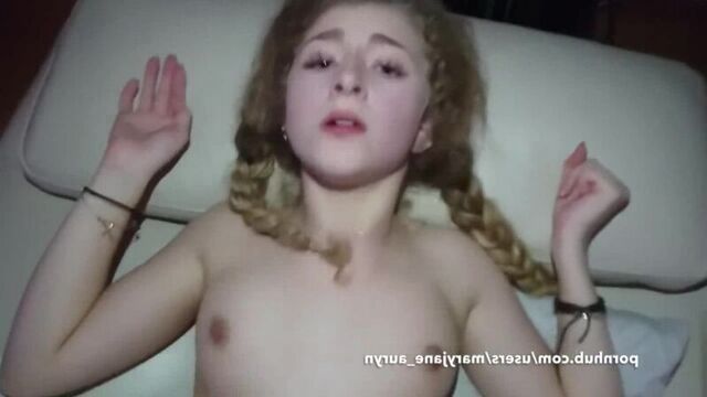 Сладкий Стон (Maryjane Auryn, трахает подругу в жопу, частное порно, домашнее, анальный секс, молодые, раком)