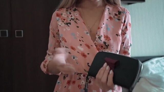 Доставка платная, но можно получить скидку за секс с курьером группавуха оргия свингеры свинг сексвайф в чулках зрелая милфа