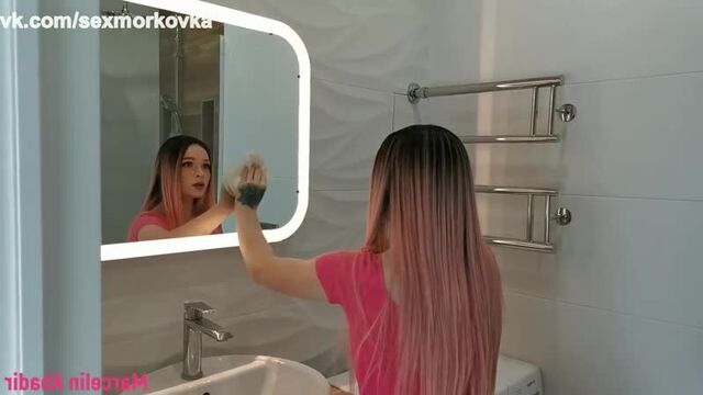 Карина стримерша прибирается и потом дает братику порно в пизду секс инцест