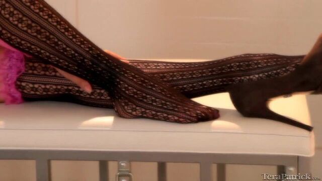 Сисястая красотка школьница в розовом - Тера Патрик (Tera Patrick) большие сиськи буфера