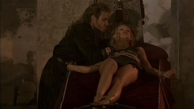 бдсм сцены(bdsm, бондаж, подчинение, рабыни, изнасилование, rape) из фильма: Варвар(Barbarian) - 2003 год