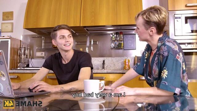 Случайно нашел интим фотки мамки своего друга (русские, big tits, anal, brazzers, sex, porno, milf)