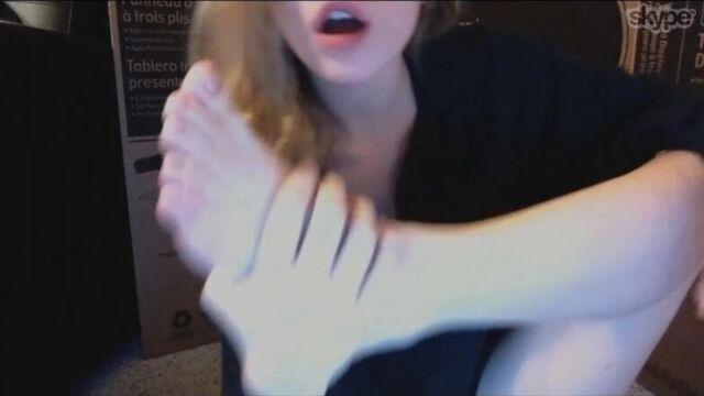 Cute teen feet [HD] (footfetish girl socks stocking blonde webcam ножки девушка футфетиш)