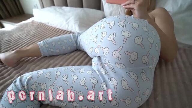 Мачеха дрочить писю под телефон и жарится с пасынком на полную катушку порно, трахает, русское, инцест, домашнее, порн, хентай