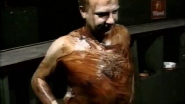 Ттрах в подъезде снимал сам пара обкуренных сосалась а потом занялись сексом и орали на весь подъезд Домашнее видео молодой пары