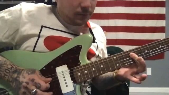 фрэнк айеро дрочит гитару for 1 minute straight