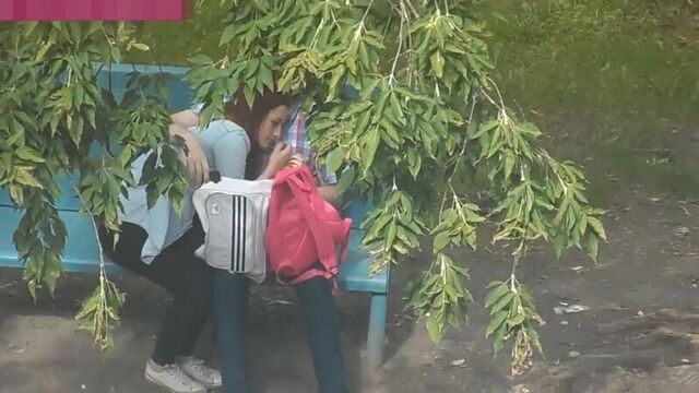 В Барнауле школьница сосёт парню