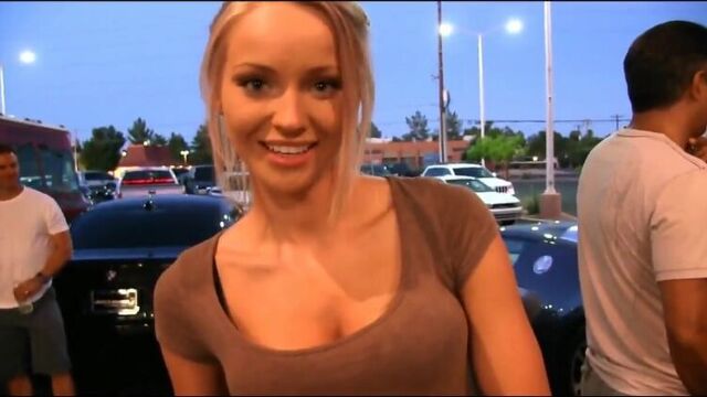 Раскованная блондинка Staci Carr/ Public Blonde Staci Carr