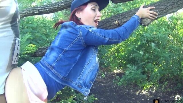 C Олесей возле пруда