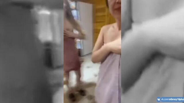 Пьяные пезды в бане ведут трансляцию в перископе