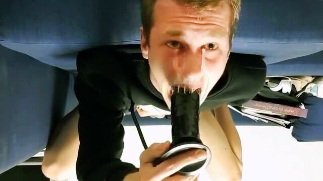 Готовлю глотку к проёбу большими хуями [гей порно домашнее глубоко в горло гаггинг сквирт]