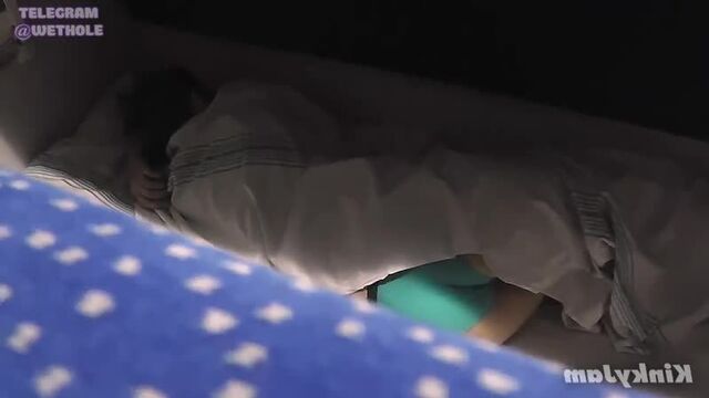 ДЕВУШКА ДРОЧИТ И КОНЧАЕТ ПРЯМО В ПОЕЗДЕ (СКРЫТАЯ КАМЕРА) [porno hd porn solo девушк мастурбирую порн мастурбац оргазм секс мокр