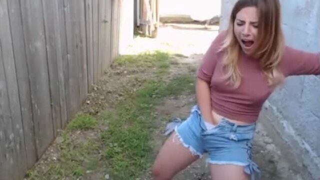 Девушке подсыпали возбудитель - мастурбирует, хочет секса русское частное порно домашнее секс студентка юная минет отсос