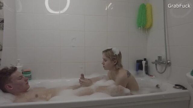 GrabFuck (DollHole, KarinaOblepihova) Тремор атакует. Девочка обкончалась от тремора