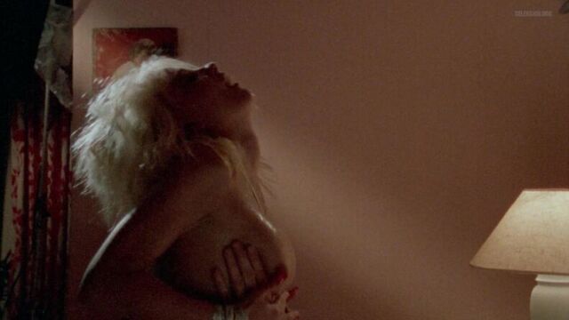 Линнея Куигли (Linnea Quigley sex scenes in "Murder Weapon" 1989)