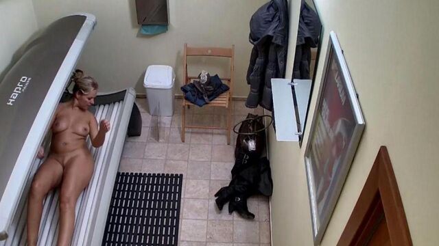 Скрытая камера в солярии в Чехии