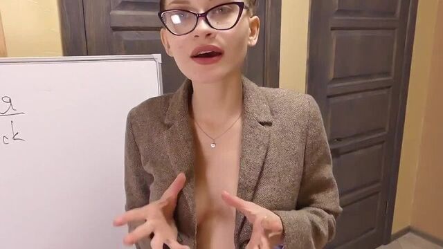 Развратная училка по инглишу захотела обуздать хуй молодого студента (украинское домашнее порно хохлушка шлюшка сосет хуй минет)