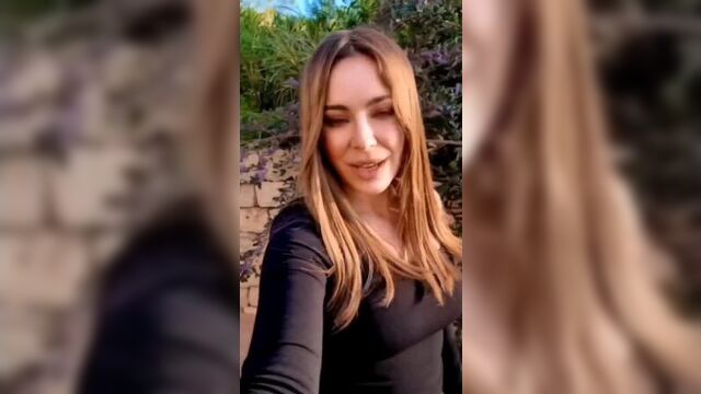 Тут Ани Лорак объявилась.