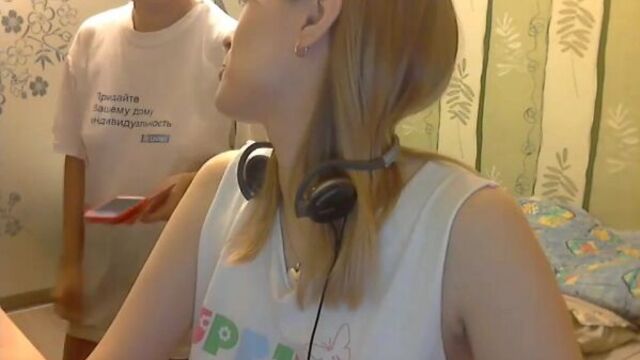 Дочка случайно СПАЛИЛА мамины сиськи в чате!!! (не домашнее порно)